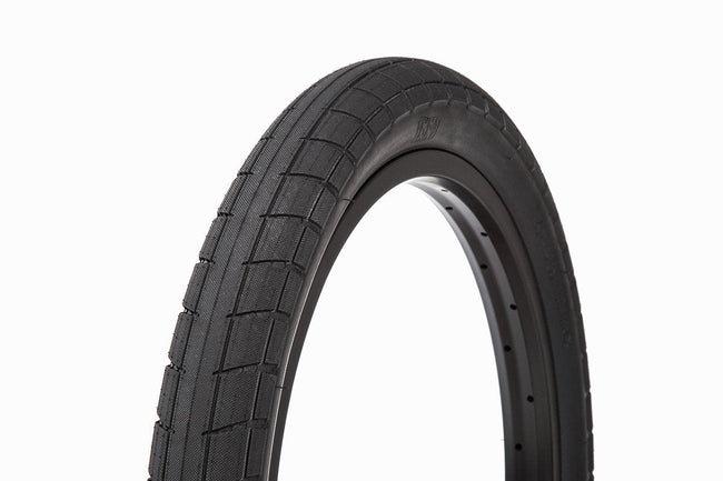 DONNASQUEAK TIRES